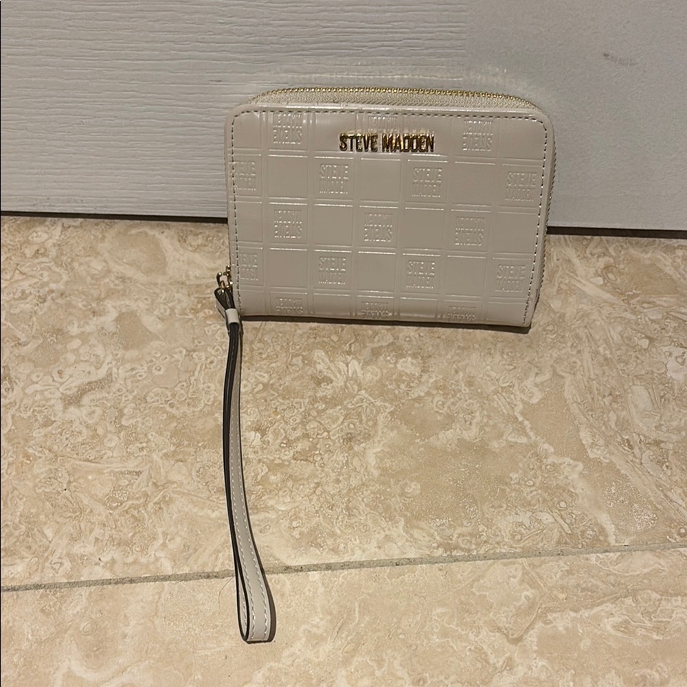 Steve Madden Cream Wristlet Wallet